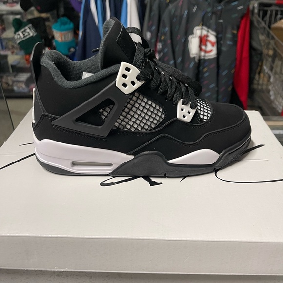 Big Kids Jordan Retro 4 White Thunder Size 4.5. New with box. Ships fast.